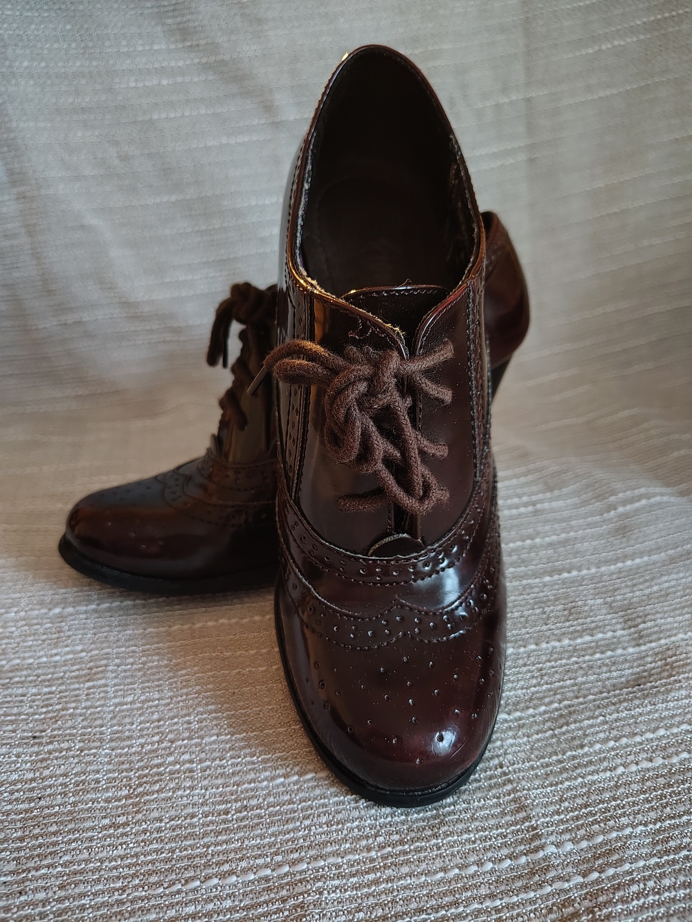 Fioni Burgundy Patent Oxford Heels Wingtip Lace-Up Pumps Size 7.5 Vintage-look